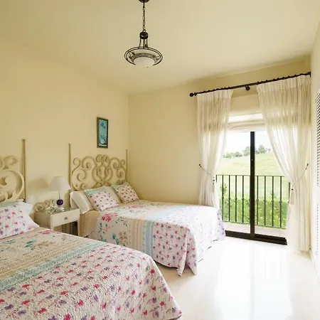 La Cartuja Del Golf * إِستيبونا